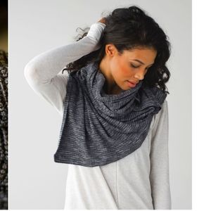 Lululemon Vinyasa ScarfCoco Pique Black White